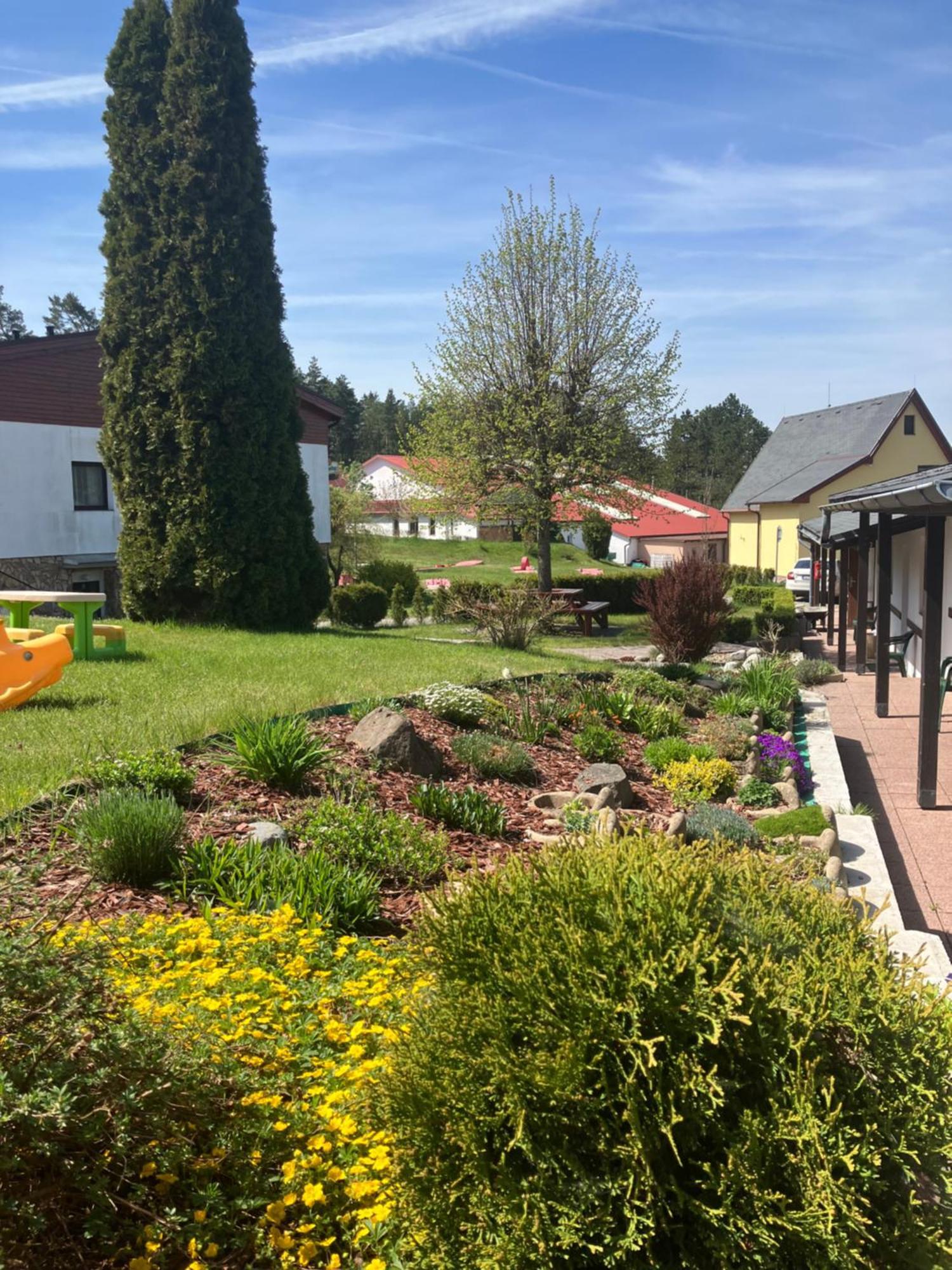 Raj Sportovni A Rekreacni Resort Branzez Kněžmost Esterno foto
